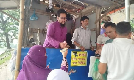 টঙ্গীর খেয়াঘাটে বাড়তি ভাড়া আদায়ের অভিযোগ, যাত্রীদের ক্ষোভ