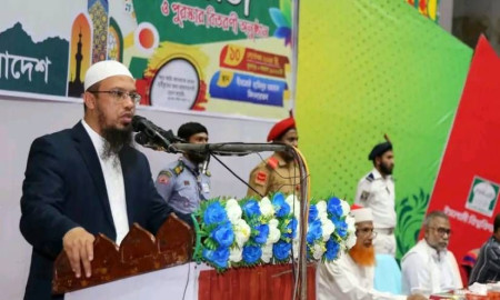 নবী করিম (সা.) শুধু কথায় সীমাবদ্ধ না থেকে কাজে বাস্তবায়ন করেছেন: আহমাদুল্লাহ