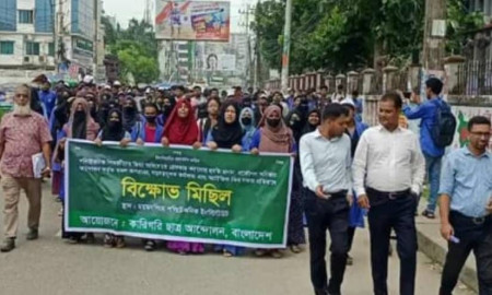 ময়মনসিংহে ৭ দাবিতে পলিটেকনিক শিক্ষক-শিক্ষার্থীদের বিক্ষোভ মিছিল