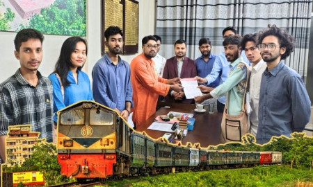 আলোচনায় চবির শাটলে বহিরাগতদের জন্য বগি চেয়ে বাম সংগঠনের দাবি