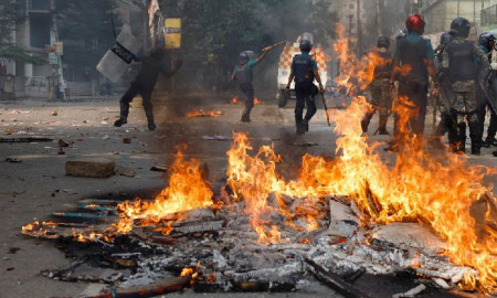 জাতীয় নির্বাচন ঘিরে ডিসেম্বরে সহিংসতার শঙ্কা, দুশ্চিন্তার কারণ পুলিশের লুট হওয়া অস্ত্র