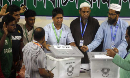 ভোট গণনা চলছে প্রথাগত পদ্ধতিতে, সাড়ে ১৫ ঘণ্টায় শেষ হলো ১১ হল