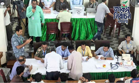 দুই টেবিলে একসঙ্গে ভোট গণনা চলছে, শেষ হলো ১৭ হল