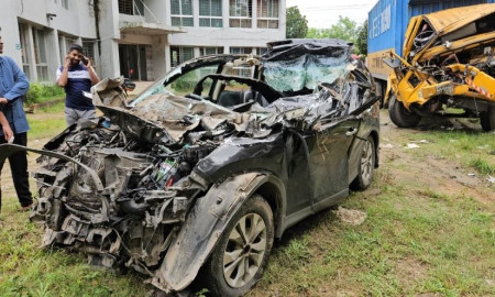 কাভার্ডভ্যানে প্রাইভেটকারের ধাক্কা, বাবা-মেয়েসহ নিহত ৩