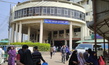 ফেনীতে পৃথক দুর্ঘটনায় সড়কে ঝরল দুই প্রাণ 