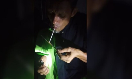 ইয়াবা সেবনের ভিডিও ভাইরাল করার অপবাদ; ছেলেকে না পেয়ে  বৃদ্ধা মাকে মারধর! 