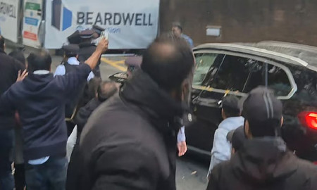 লন্ডনে ডিম নিক্ষেপ করা সেই গাড়িতে উপদেষ্টা মাহফুজ আলম ছিলেন না 