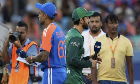 টস জিতে ব্যাটিংয়ে পাকিস্তান