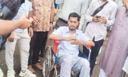 ১৭ দিন পর হাসপাতাল ছাড়লেন নুর