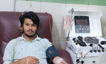 মায়ের অনুপ্রেরণায় ২৩ বছরে ৩৪ বার রক্ত দিয়েছেন ঢাবি শিক্ষার্থী খালিদ, লক্ষ্য ‘শত মিল করা’