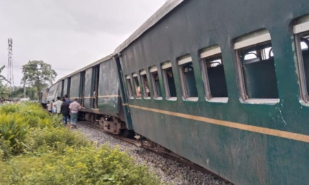 পীরগাছায় সাড়ে ১৩ ঘণ্টা পর চালু হলো রেল যোগাযোগ