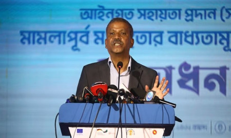 অনেক কাজ করেছি, যা বাংলাদেশের ইতিহাসে কোনো দিন হয়নি: আইন উপদেষ্টা