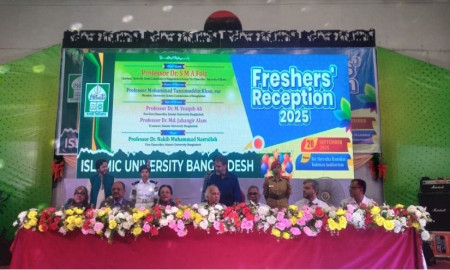 ইবির শিক্ষার্থীদের নবীনবরণ অনুষ্ঠান 