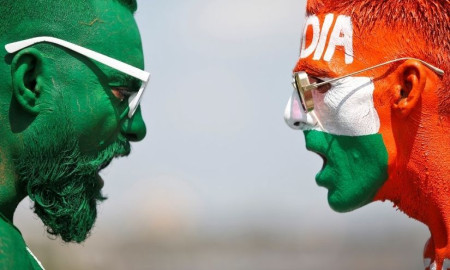 বিতর্ক ছাপিয়ে মাঠের লড়াই দেখা যাবে কি আজ?