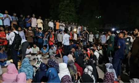 রাকসু নির্বাচন নিয়ে মুখোমুখি দুপক্ষ, উত্তেজনা