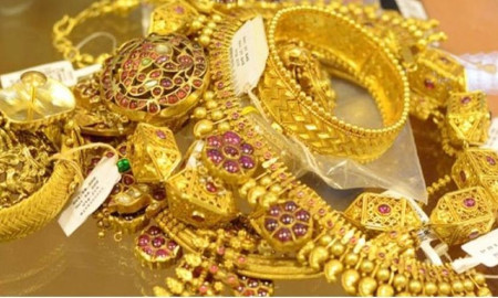 অতীতের সব রেকর্ড ভেঙে দেশের ইতিহাসে সর্বোচ্চ দামে স্বর্ণ, ভরি কত?