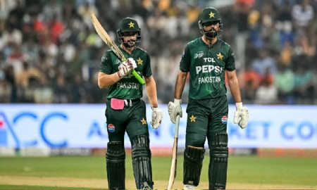 শ্রীলঙ্কাকে হারিয়ে ফাইনালের স্বপ্ন টিকিয়ে রাখল পাকিস্তান