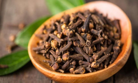 সকালে খালি পেটে লবঙ্গ খাওয়ার ১০ উপকারিতা