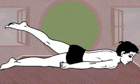 তলপেটের মেদ কমাবে অর্ধ শলভাসন, কীভাবে করবেন?