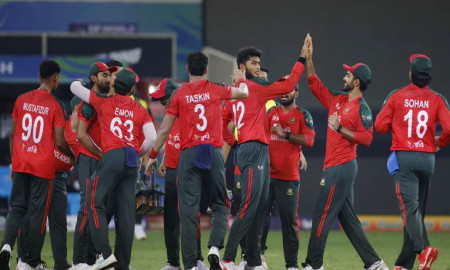 ৫০ রানের আগেই ৫ উইকেট নেই পাকিস্তানের