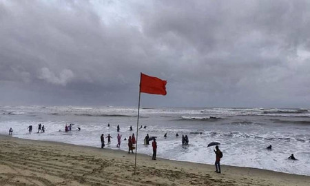 দেশের চারটি সমুদ্রবন্দরকে ৩ নম্বর সতর্ক সংকেত