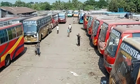 ৩ জেলা থেকে ঢাকাগামী বাস চলাচল বন্ধ