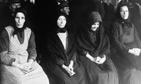 যে গ্রামে শত শত পুরুষকে হত্যা করেছিলেন তাদের স্ত্রীরা