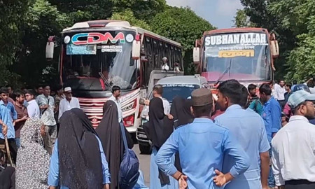 বাসচাপায় অষ্টম শ্রেণির শিক্ষার্থী নিহত, ঢাকা-চট্টগ্রাম মহাসড়ক অবরোধ