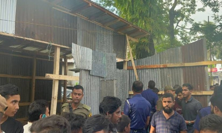 রাতে ক্লাবঘর নির্মাণ, বিকেলে ভাঙল প্রশাসন