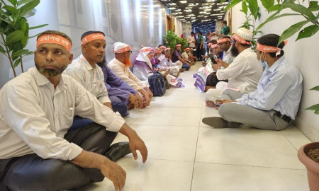 এমপিওভুক্তির দাবিতে শিক্ষা উপদেষ্টার দপ্তরের সামনে অনশনে শিক্ষক-কর্মচারীরা