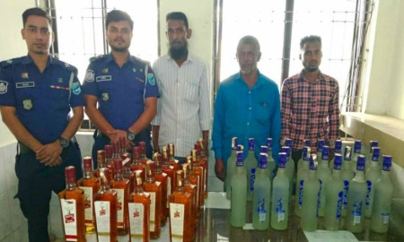 কিশোরগঞ্জে ৪৫ বোতল বিদেশি মদসহ গ্রেপ্তার তিন