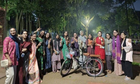 ‘রাত ১০টার পর প্রবেশ নিষিদ্ধ’ ন্যারেটিভে ক্ষুব্ধ ঢাবি ছাত্রীদের অভিনব প্রতিবাদ