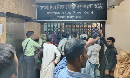 এনটিআরসিএ কার্যালয়ে ১৭ ও ১৮তম নিবন্ধনের আবেদনবঞ্চিতরা, হট্টগোল