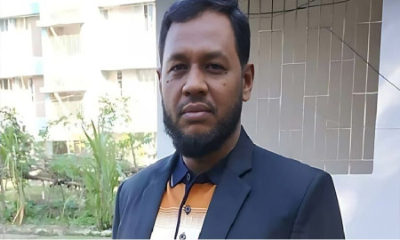 পূজার ছুটিতে বিশ্ববিদ্যালয় থেকে লক্ষ টাকার টাইলস নিয়ে গেলেন তত্ত্বাবধায়ক প্রকৌশলী