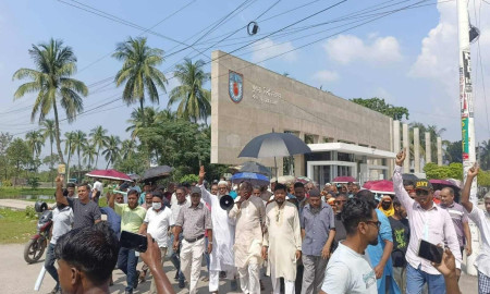 খুবির অধীনে মৎস্য বীজ খামার অন্তর্ভুক্তির দাবিতে মানববন্ধন