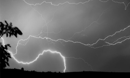 বজ্রপাতে স্বামী-স্ত্রীর মৃত্যু