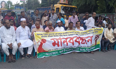 ৭ দিনের মধ্যে ওসি অপসারণ না হলে বেনাপোল অচল করে দেওয়ার হুঁশিয়ারি সাংবাদিকদের