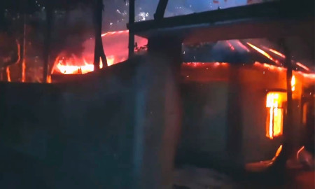 সুদের লেনদেনকে কেন্দ্র করে দুর্বৃত্তের আগুনে গৃহবধূর মৃত্যু, অভিযুক্তের বাড়িতে অগ্নিসংযোগ