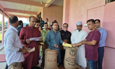 খাগড়াছড়িতে ১৪৪ ধারা আংশিক শিথিল, ক্ষতিগ্রস্তদের পাশে জেলা প্রশাসন