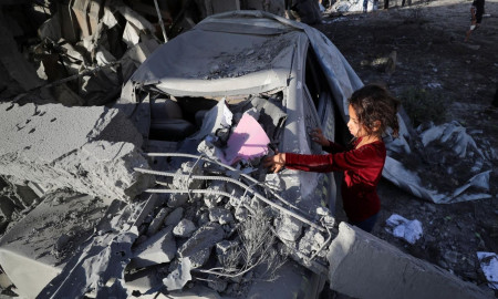 ট্রাম্পের নির্দেশের পরও গাজায় হামলা, নিহত দুই শিশু