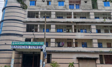 সন্ধ্যা নামলেই মাহতাব টাওয়ারে বসে মাদকের আসর