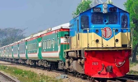 ট্রেনে বিশ্ববিদ্যালয় ছাত্রীকে শ্লীলতাহানির চেষ্টা, আটক ৫