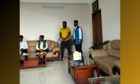 ঘুষের টাকাসহ কাস্টমস কর্মকর্তা আটক