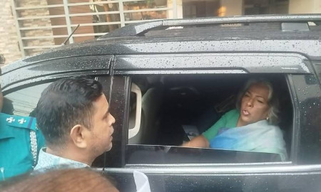 চাকরিচ্যুতদের অভিযোগ শুনলেন শারমিন এস মুরশিদ