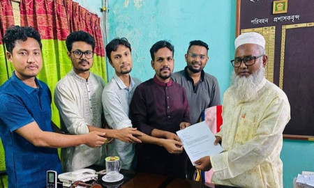 ইবিতে প্রতি ঘণ্টায় বাস সার্ভিস চালুর দাবিতে স্মারকলিপি 