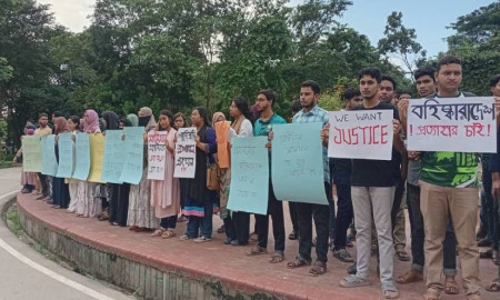 র‌্যাগিংয়ে অভিযুক্ত শাবিপ্রবির ২৫ শিক্ষার্থীর বহিষ্কারাদেশ প্রত্যাহারের দাবিতে মানববন্ধন