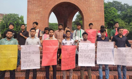 ইসরায়েলে আটক শহিদুল আলমের মুক্তির দাবিতে জাবিতে মানববন্ধন