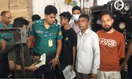 এনসিটিবির নকল বই ছাপানো চক্রের ৫ সদস্য আটক