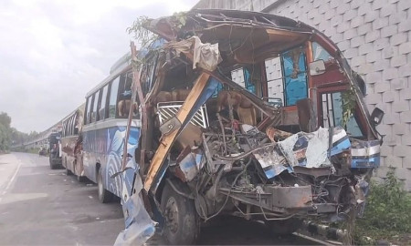 মাদারীপুরে বাস ও কাভার্ডভ্যান সংঘর্ষে নিহত ১, আহত ১০
