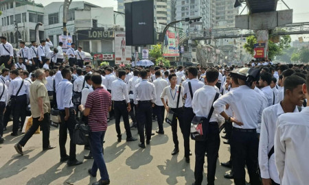 প্রস্তাবিত মডেলের বিরোধীতা করে ঢাকা কলেজের উচ্চমাধ্যমিক শিক্ষার্থীদের বিক্ষোভ